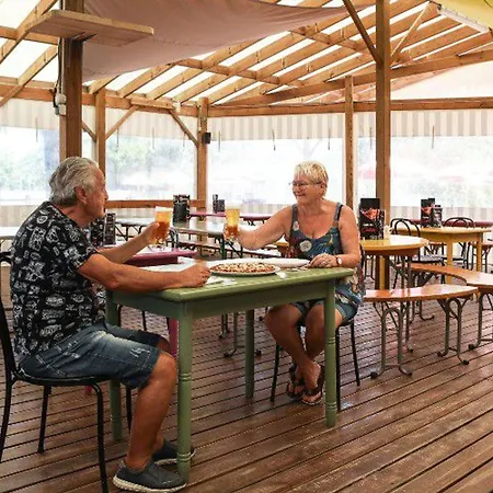 2 Avec Terrasse Aux Achards - Api-1-52-686 * Les Achards (Vendee)