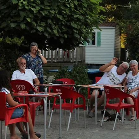 2 Avec Terrasse Aux Achards - Api-1-52-686 Les Achards (Vendee)