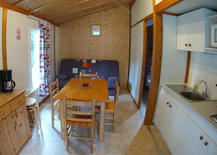 2 Avec Terrasse Aux Achards - Api-1-52-686 *