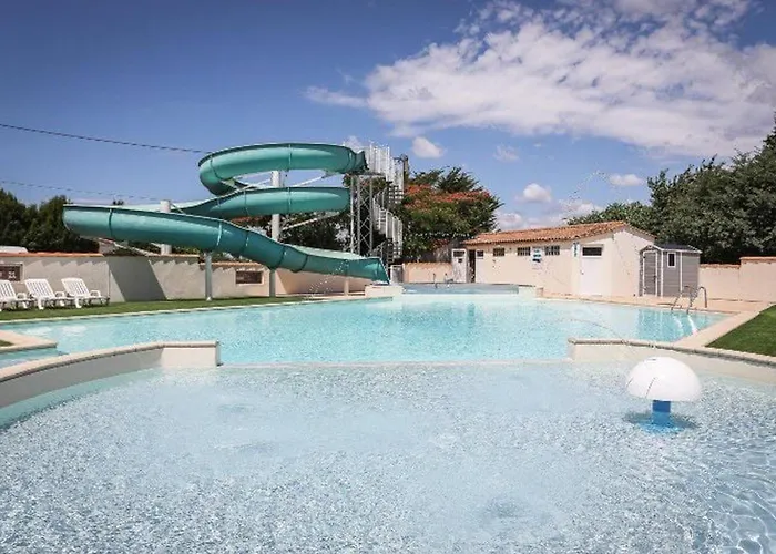 2 Avec Terrasse Aux Achards - Api-1-52-686 Les Achards (Vendee)