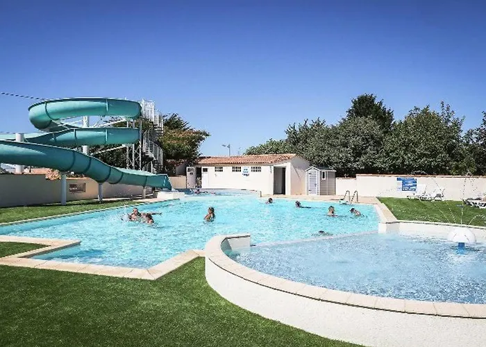 2 Avec Terrasse Aux Achards - Api-1-52-686 * Les Achards (Vendee)