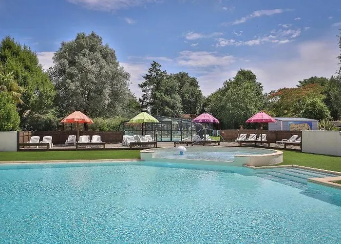 2 Avec Terrasse Aux Achards - Api-1-52-686 * Les Achards (Vendee)