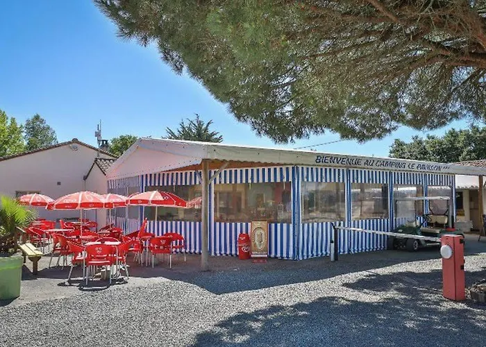 2 Avec Terrasse Aux Achards - Api-1-52-686 *