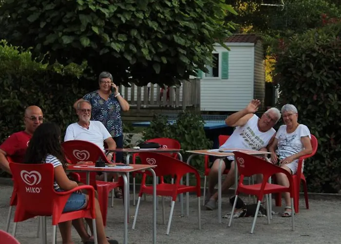 2 Avec Terrasse Aux Achards - Api-1-52-686 Les Achards (Vendee)